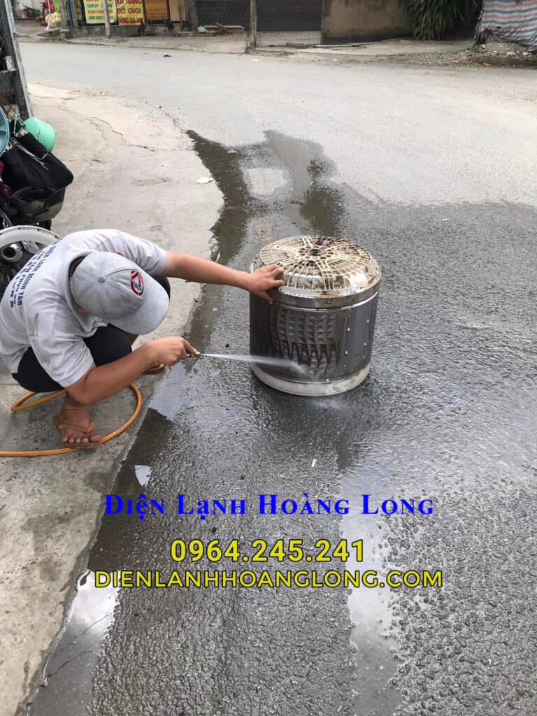 Sử dụng vòi áp lực vệ sinh lồng máy giặt